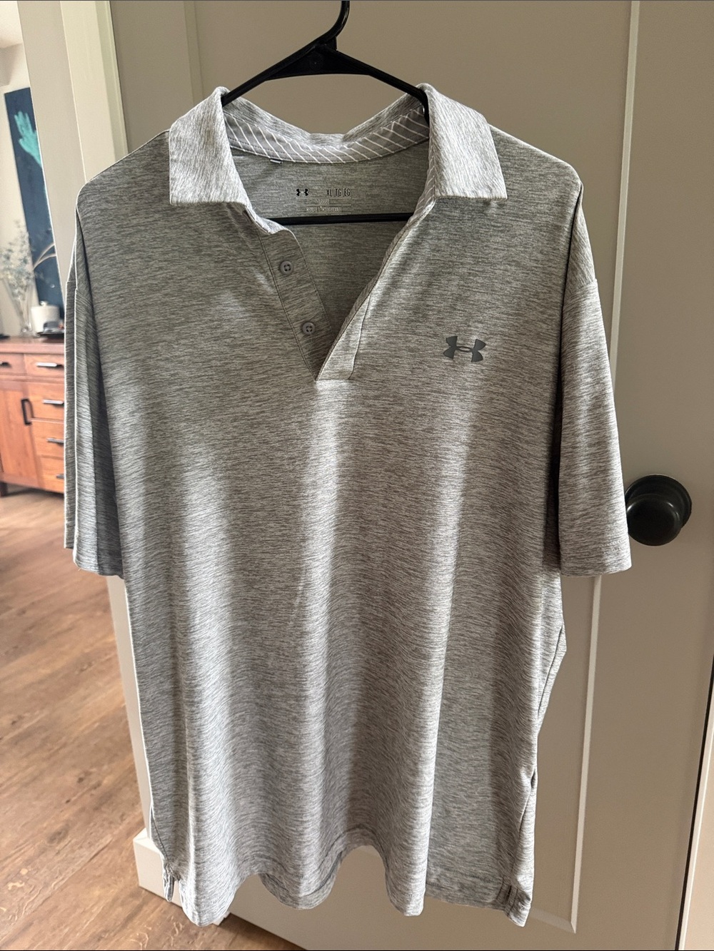 Under Armour Gray Performance Golf Shirt. XL Loose Fit.